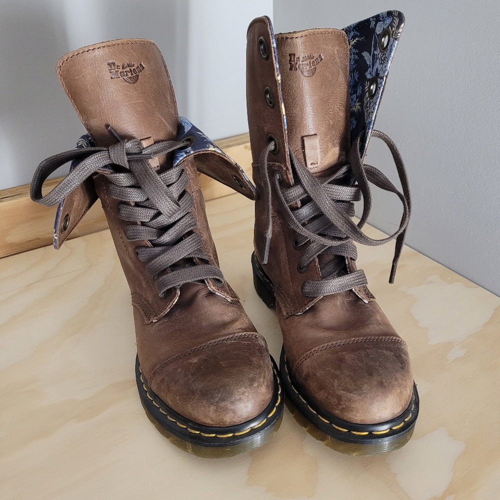 Dr Martens Aimilie Brown Leather Fold Over Cap Toe Boots Women's Size 8
